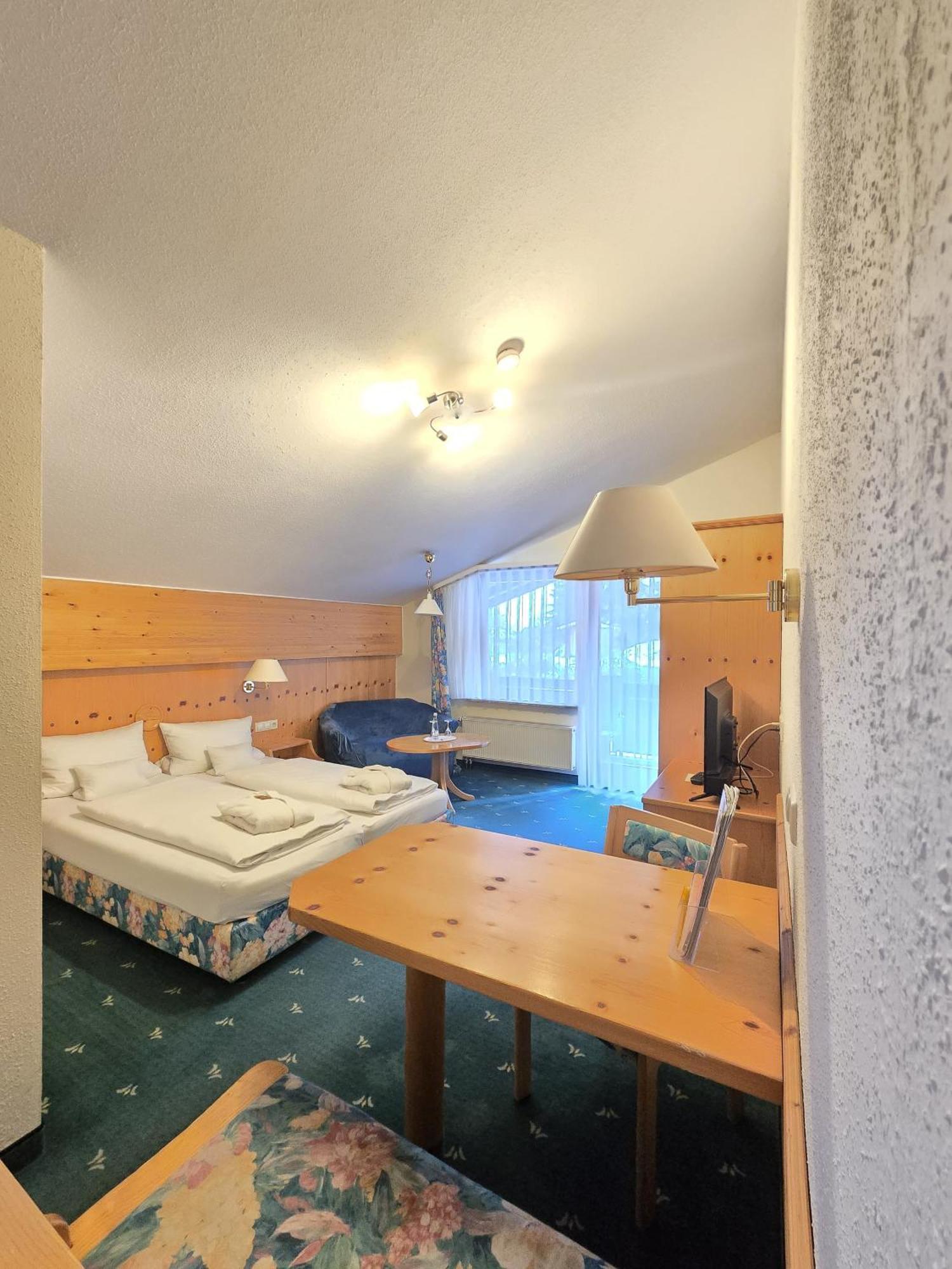 Holzschuhs Schwarzwaldhotel Байрсброн Экстерьер фото