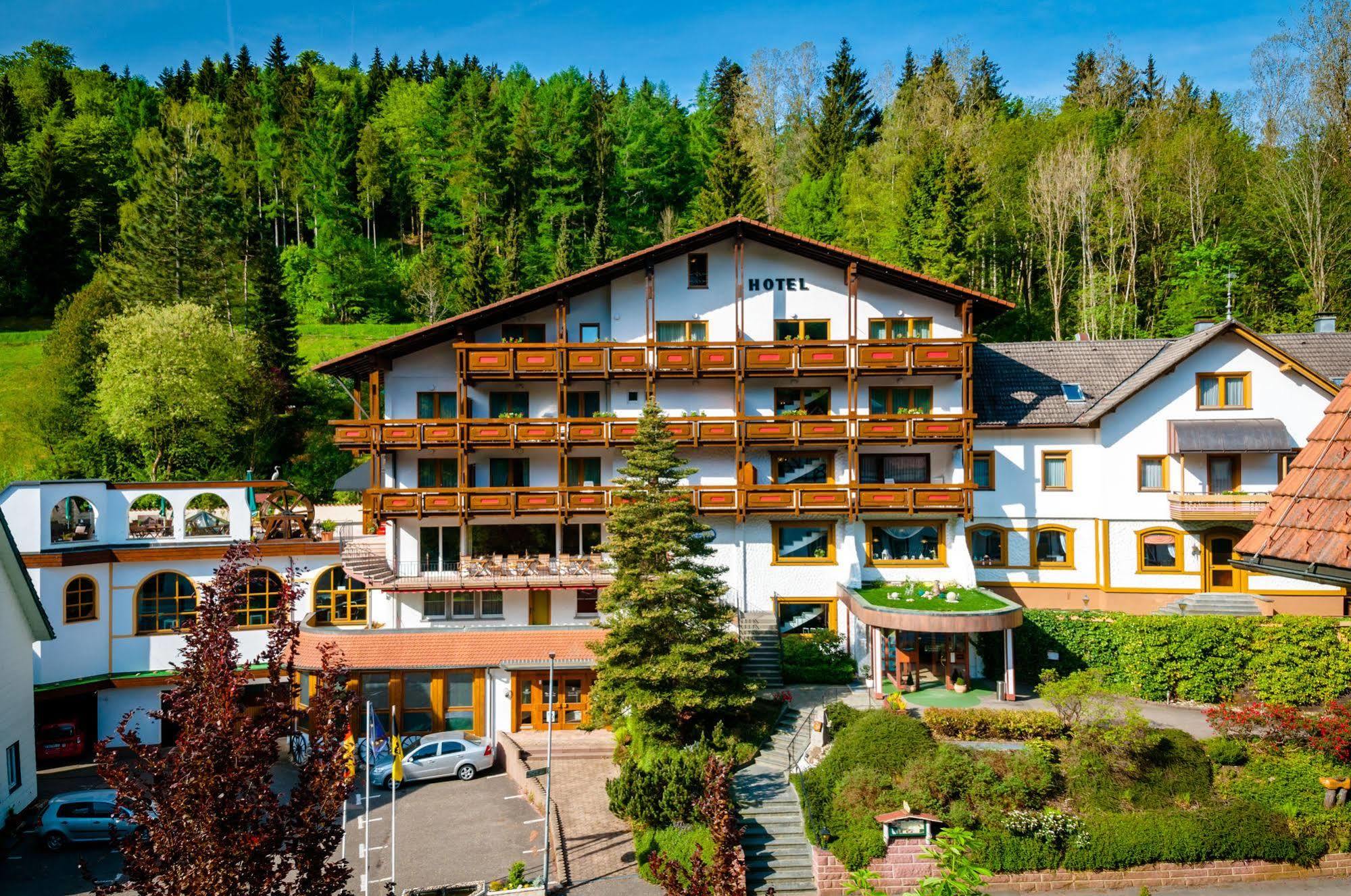 Holzschuhs Schwarzwaldhotel Байрсброн Экстерьер фото